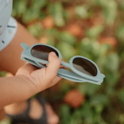 Little Dutch Child Sunglasses Wayfarer Blue -LittleNest Store LD125247 04 750x 7e5f0804 2c53 49cd be92 4af901424d88